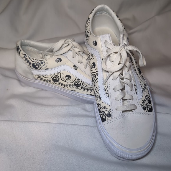 Vans Other - Vans Old Skool Style 36 Classic Bandana White Black Mens Size 10 Skate Shoes